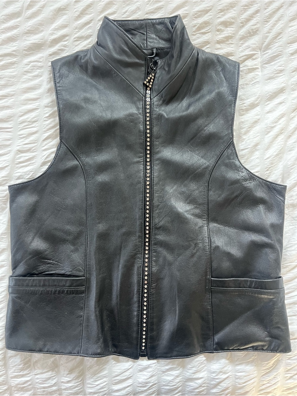 ✨ Genuine Leather Vest – Size Large | Rhinestone Zipper | Ying Ying of Nevada